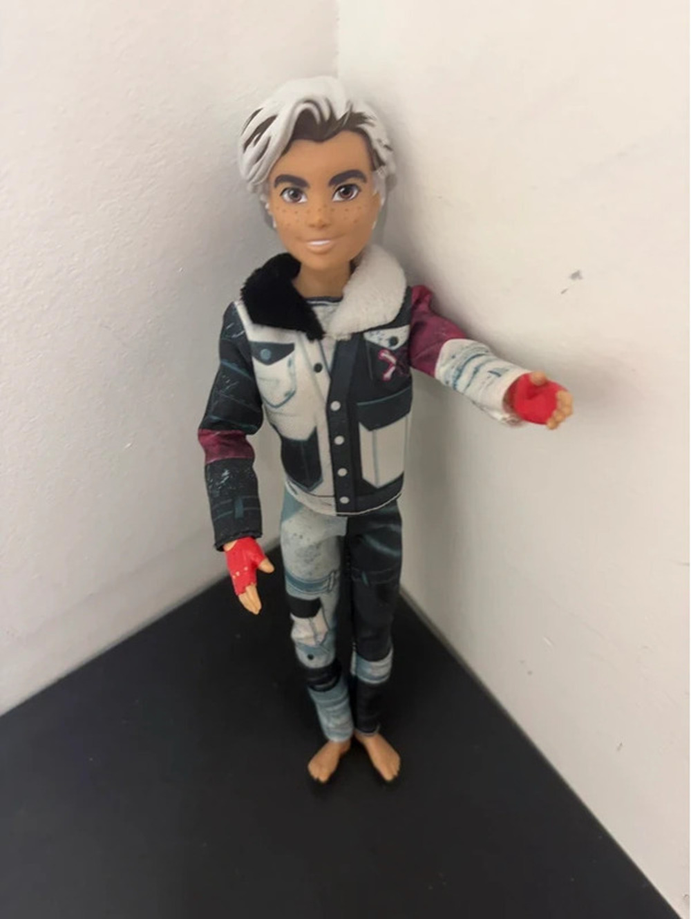 Carlos De Vil fashion doll Disney's Descendants 3 Isle -Lost collection